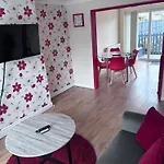 Luxury Home In Luton - Near L&D Hospital - Free Netflix & Wifi- Free Parking