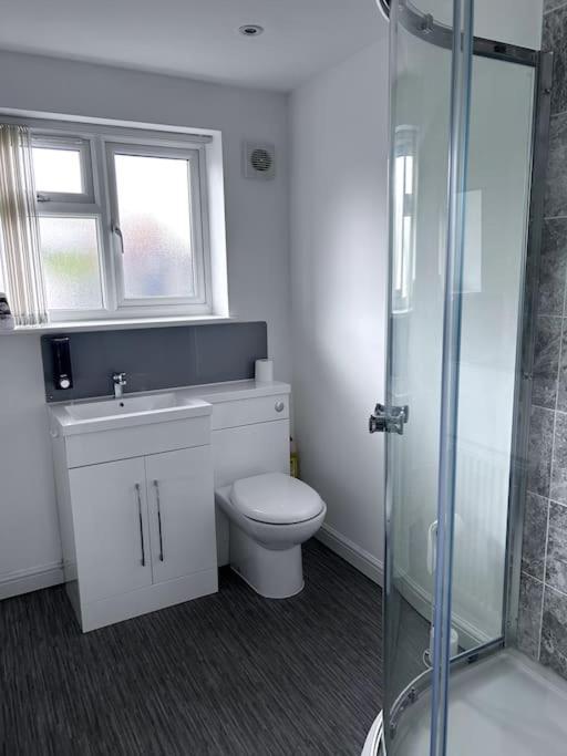 Holiday home Luxury In - Near L&d Hospital - Free Netflix & Wifi- Free Parking *