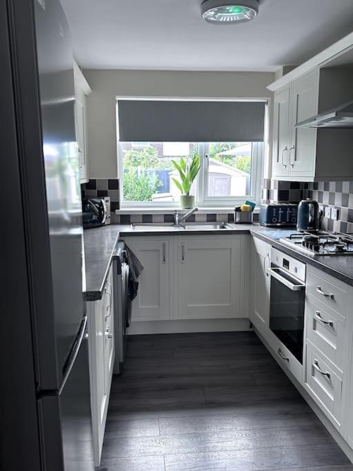 Luxury In - Near L&d Hospital - Free Netflix & Wifi- Free Parking Luton (Bedfordshire)